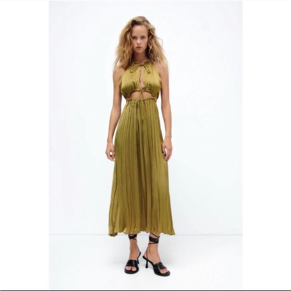 Zara Satin Effect Cut Out Detail Green
Maxi Dress